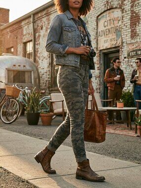 Vanilla Star Women’s Mid Rise Skinny Camouflage Denim Jeans Size 9